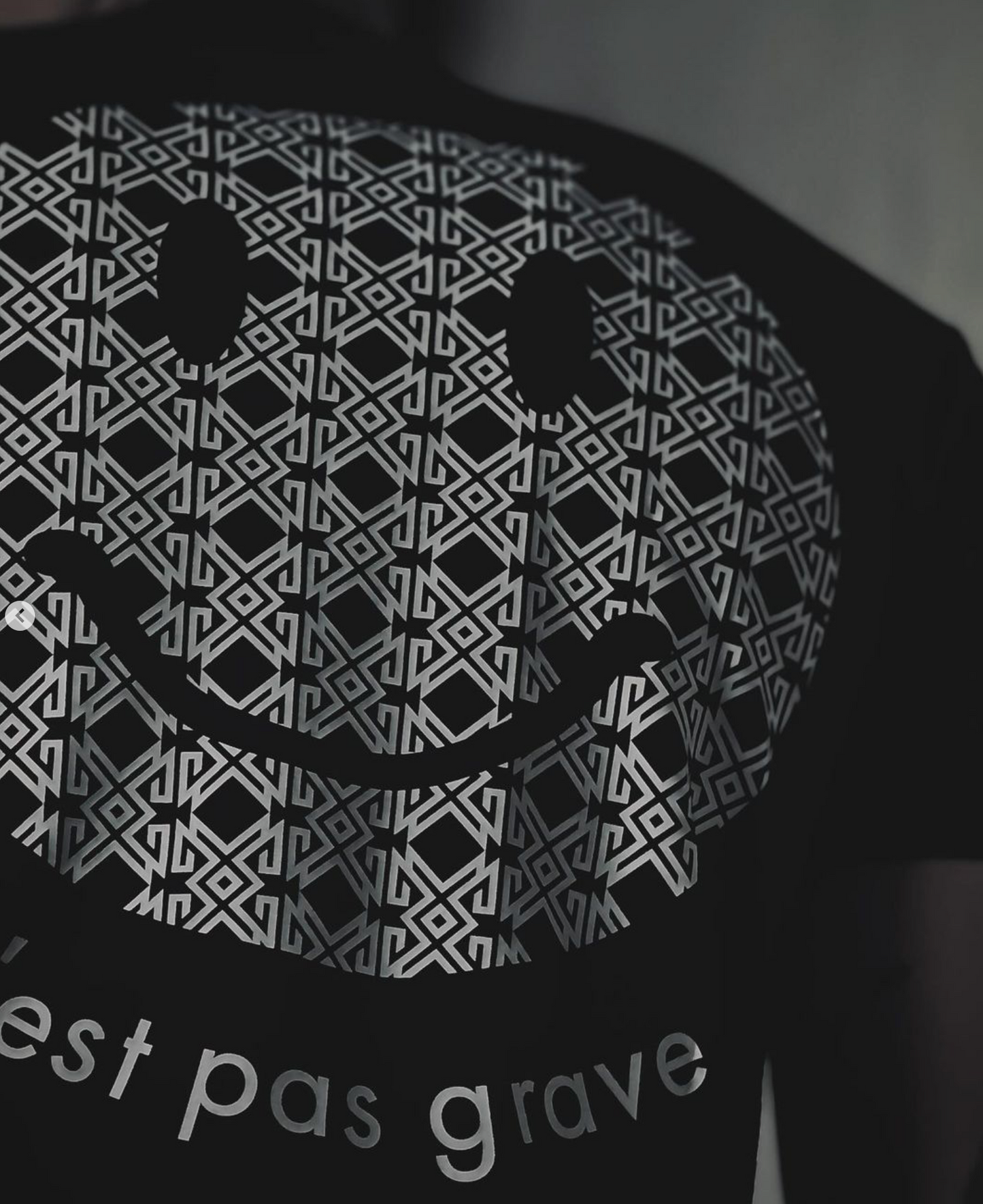 C’est pas grave - Black (White)